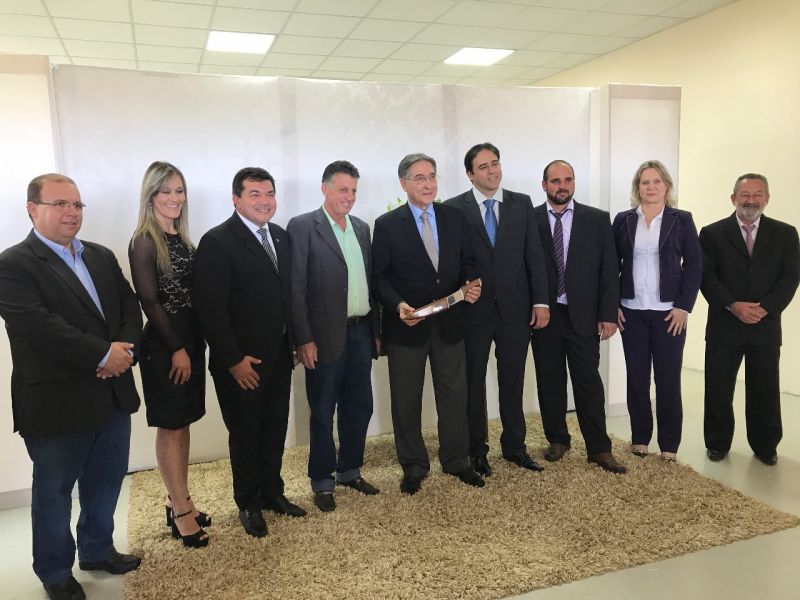 Prefeito de Perdizes Vinícius Barreto e o Diretor Presidente da Bem Brasil João Emílio Rocheto recebem o governador de Minas Fernando Pimentel para visita a Bem Brasil Alimentos.